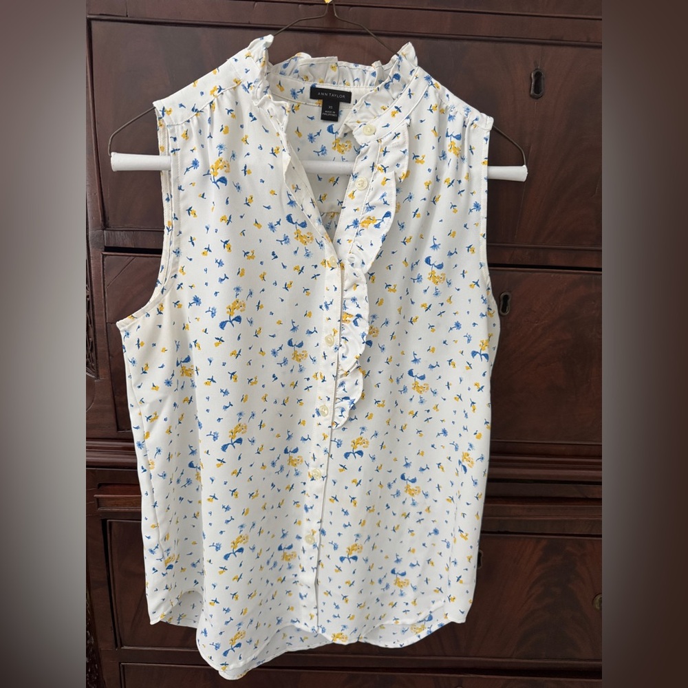Ann Taylor Sleeveless Floral Blouse - White with Blue and Yellow floral pattern